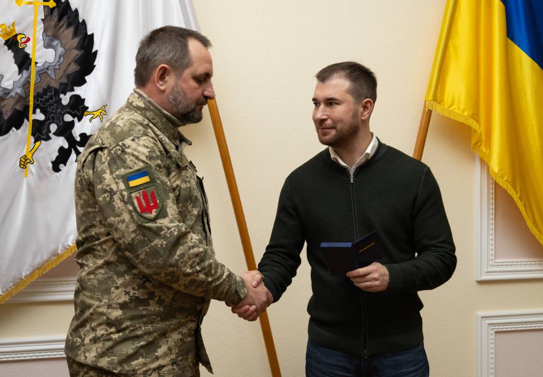 Добровольцям із числа поліцейських та ветеранів МВС України вручили відзнаку «За оборону Чернігова»