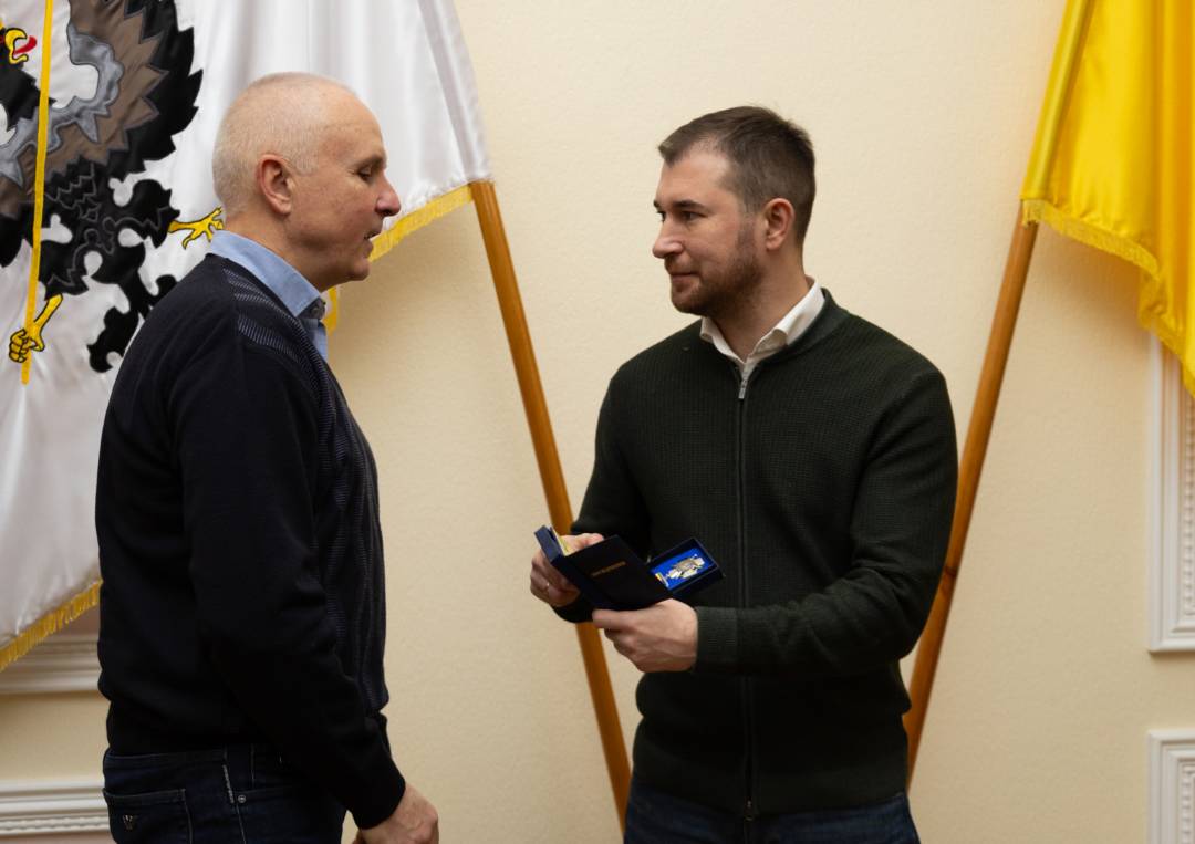 Добровольцям із числа поліцейських та ветеранів МВС України вручили відзнаку «За оборону Чернігова»