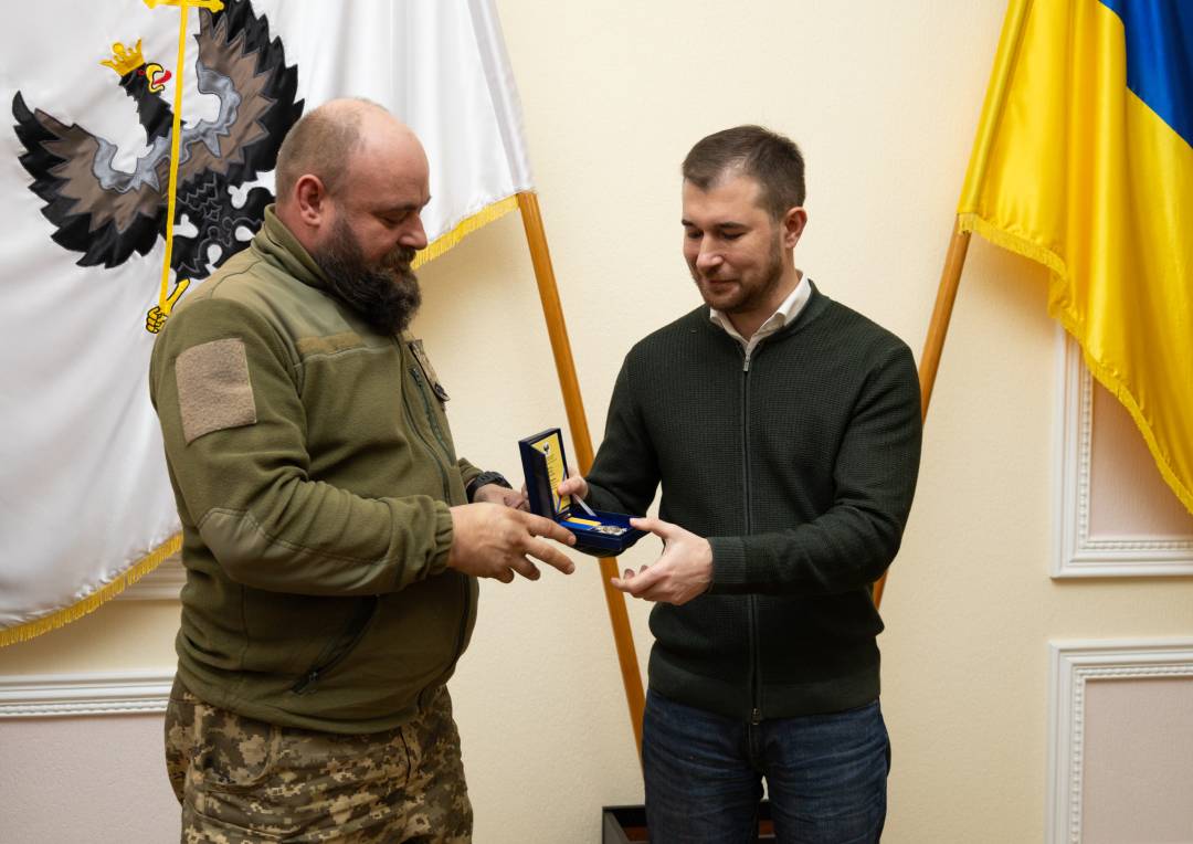 Добровольцям із числа поліцейських та ветеранів МВС України вручили відзнаку «За оборону Чернігова»