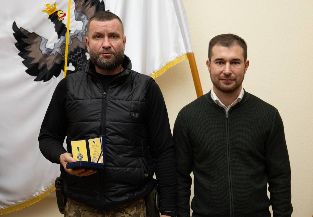 Добровольцям із числа поліцейських та ветеранів МВС України вручили відзнаку «За оборону Чернігова»