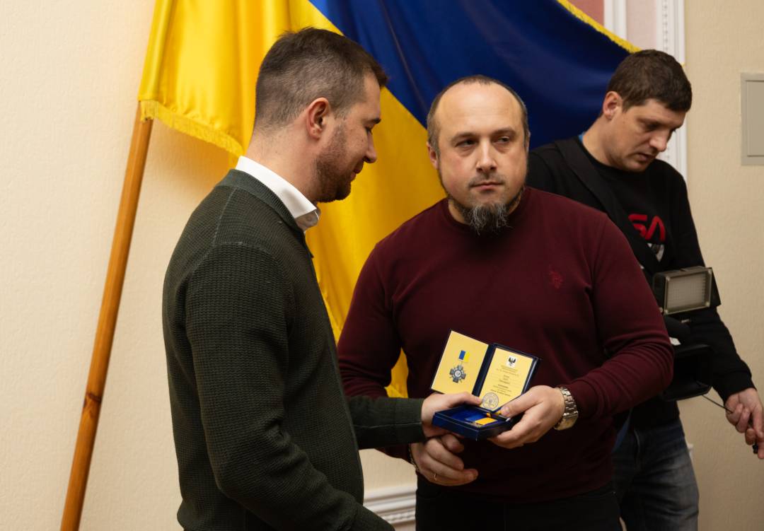 Добровольцям із числа поліцейських та ветеранів МВС України вручили відзнаку «За оборону Чернігова»