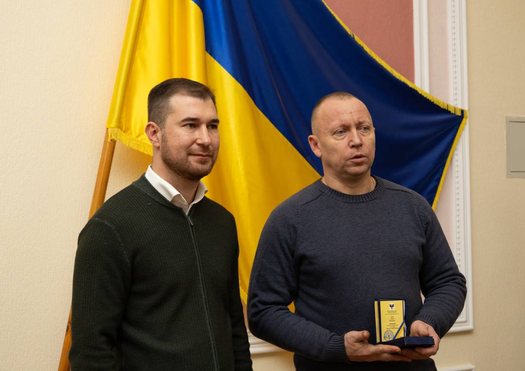 Добровольцям із числа поліцейських та ветеранів МВС України вручили відзнаку «За оборону Чернігова»