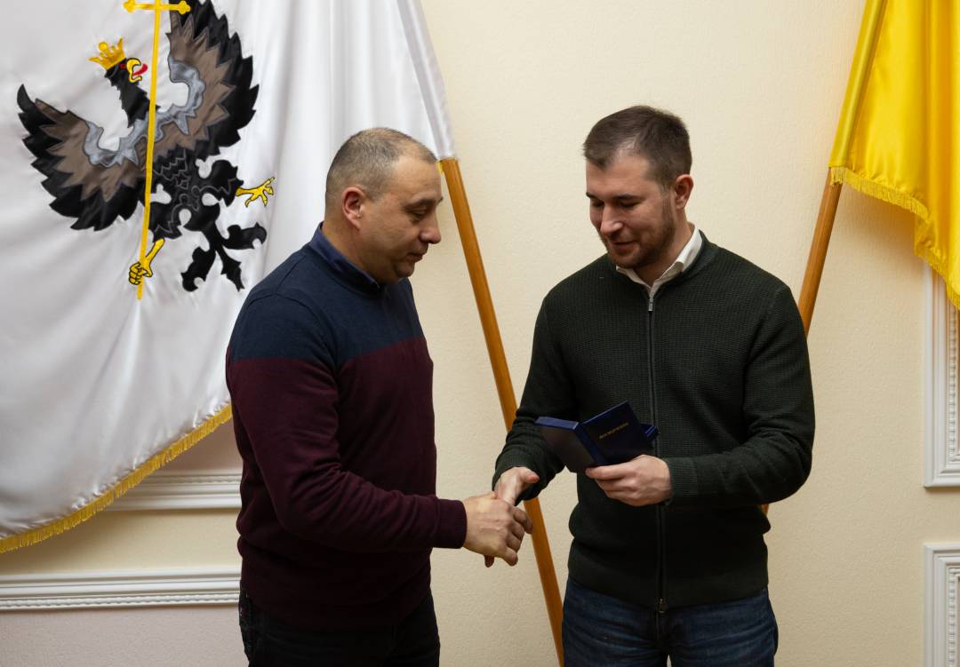 Добровольцям із числа поліцейських та ветеранів МВС України вручили відзнаку «За оборону Чернігова»