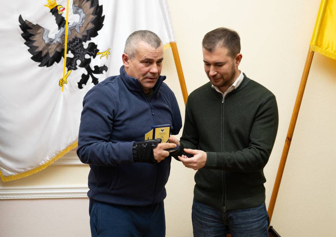 Добровольцям із числа поліцейських та ветеранів МВС України вручили відзнаку «За оборону Чернігова»