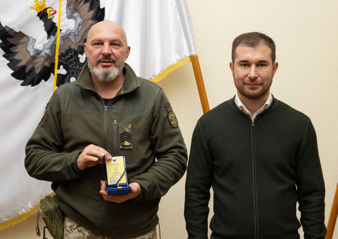 Добровольцям із числа поліцейських та ветеранів МВС України вручили відзнаку «За оборону Чернігова»