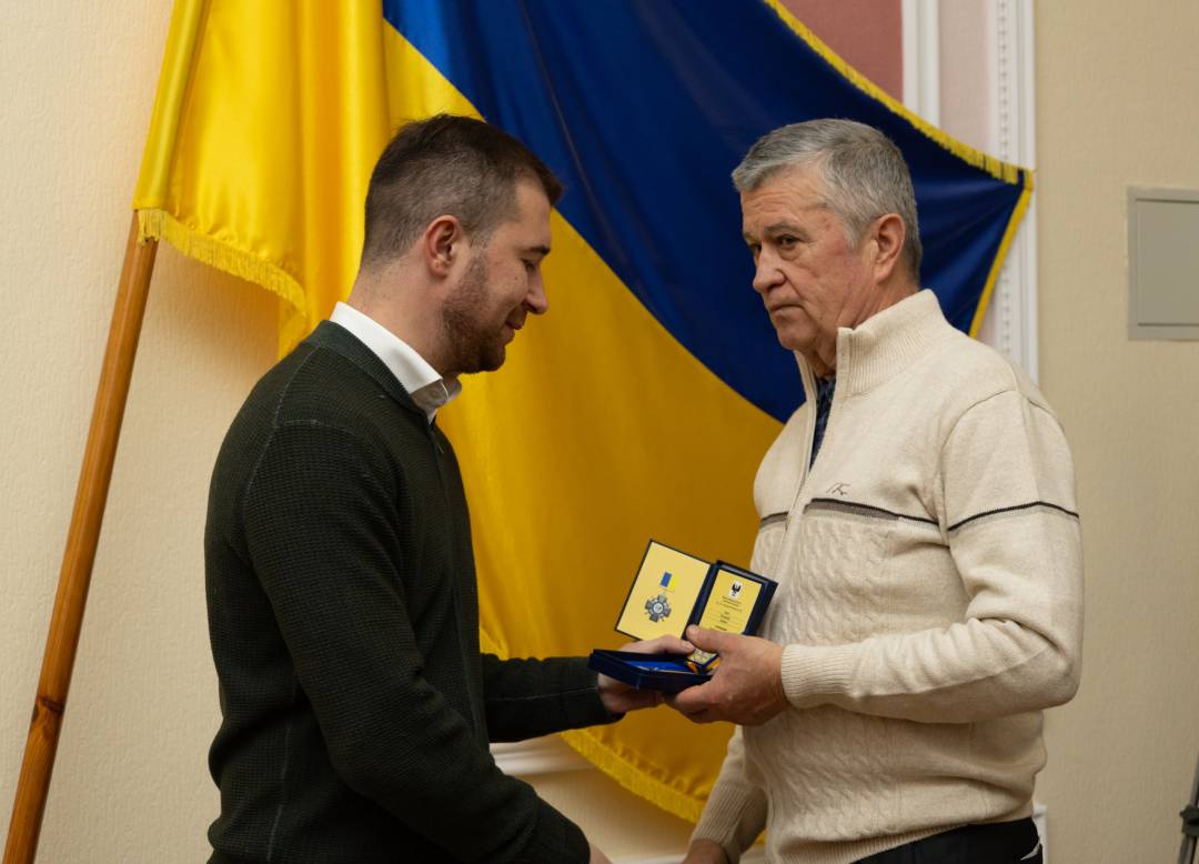 Добровольцям із числа поліцейських та ветеранів МВС України вручили відзнаку «За оборону Чернігова»