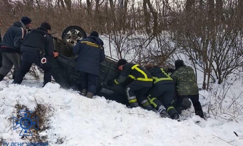 На Чернігівщині рятувальники вивільнили сім автомобілів