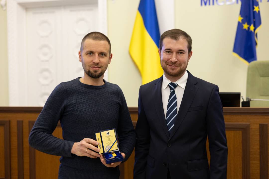 Олександр Ломако привітав зі святом працівників місцевого самоврядування та вручив відзнаки