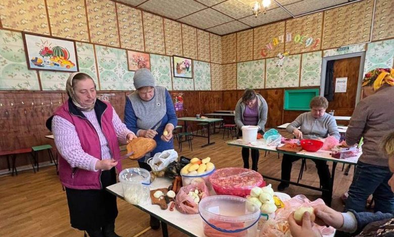 Освітяни та школярі Бобровицької громади допомагають ЗСУ (Фото)