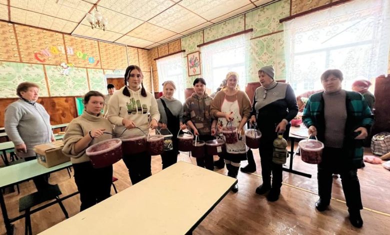 Освітяни та школярі Бобровицької громади допомагають ЗСУ (Фото)