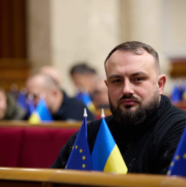 Подарунки під подушку для рідних і військових: чернігівці чекають на святого Миколая вже цієї ночі