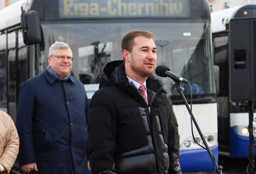 Рига передала Чернігову десять автобусів