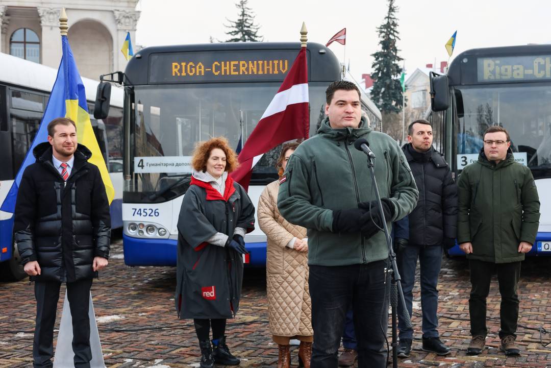 Рига передала Чернігову десять автобусів