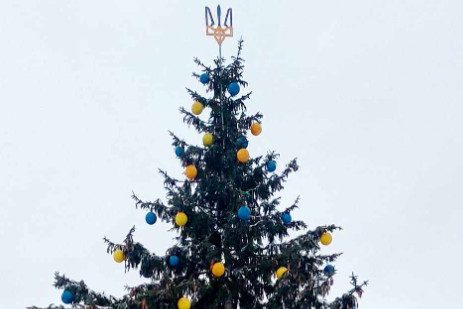 У Городні прикрасили ялинку незламності