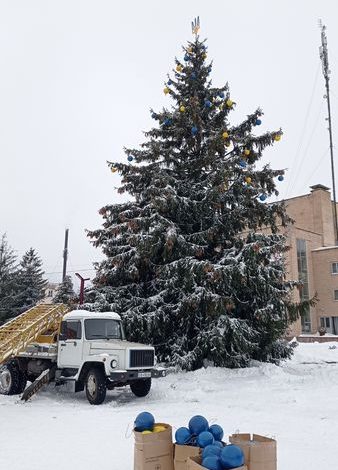 У громаді на Чернігівщині прикрасили ялинку Незламності