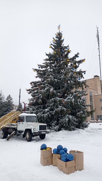 У громаді на Чернігівщині прикрасили ялинку Незламності