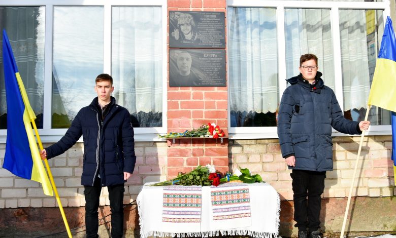 У громаді на Чернігівщині встановили пам’ятні дошки загиблим воїнам (Фото)