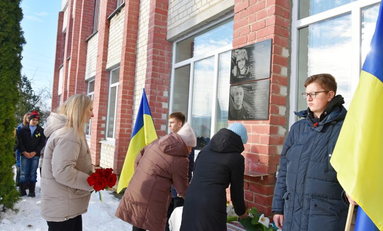 У громаді на Чернігівщині встановили пам’ятні дошки загиблим воїнам (Фото)