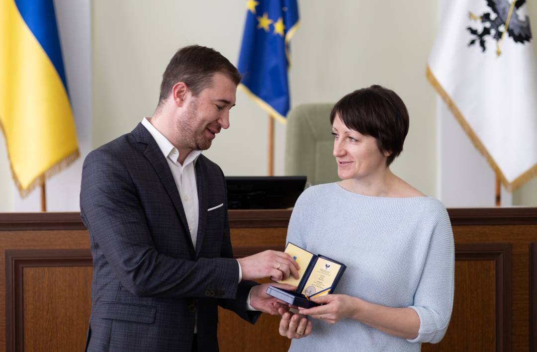 Волонтерів та волонтерок нагородили почесною відзнакою «За оборону Чернігова»