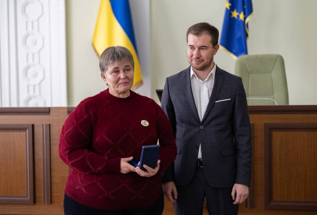 Волонтерів та волонтерок нагородили почесною відзнакою «За оборону Чернігова»