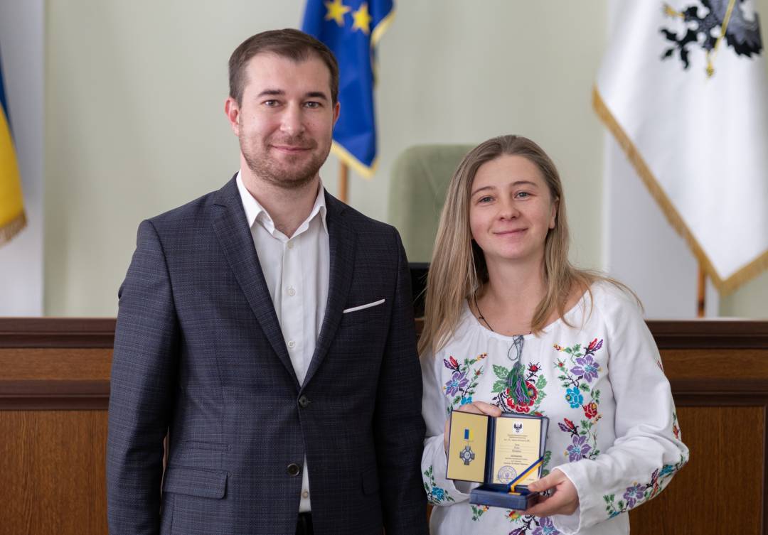 Волонтерів та волонтерок нагородили почесною відзнакою «За оборону Чернігова»
