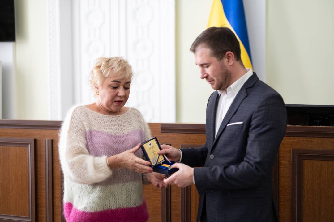 Волонтерів та волонтерок нагородили почесною відзнакою «За оборону Чернігова»