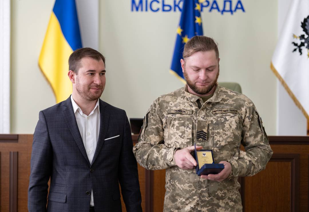 Вручення відзнак «За оборону Чернігова» з нагоди Дня Збройних Сил України