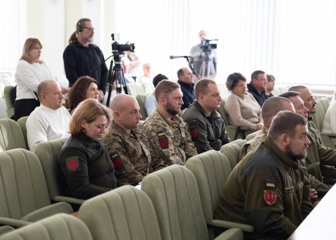 Вручення відзнак «За оборону Чернігова» з нагоди Дня Збройних Сил України