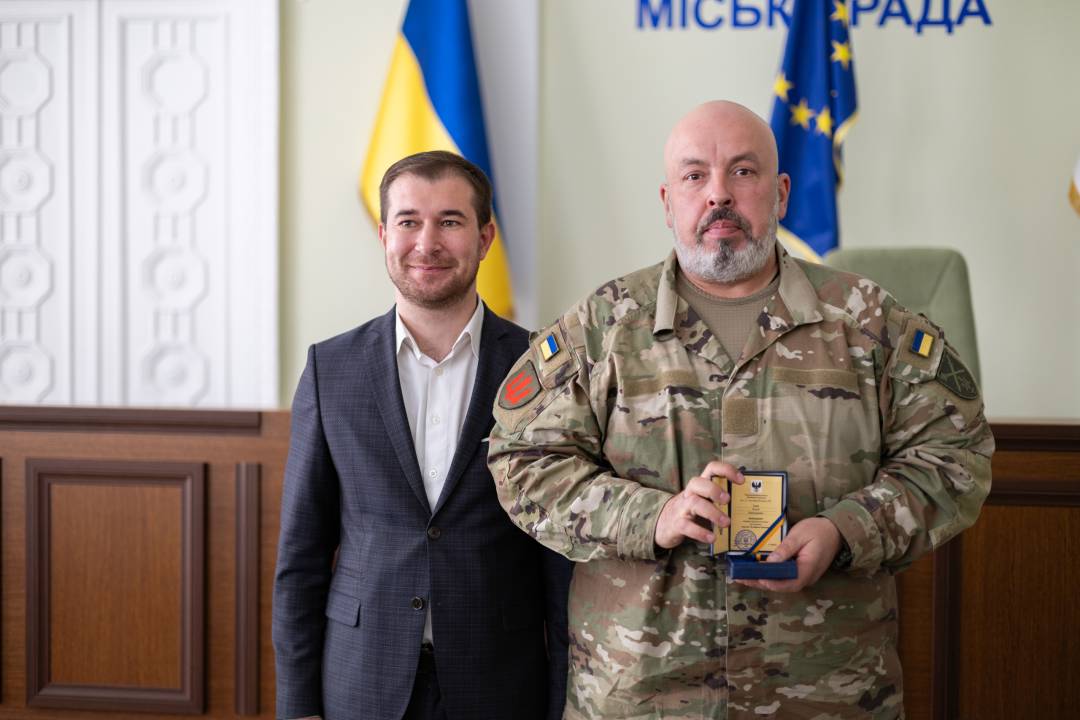 Вручення відзнак «За оборону Чернігова» з нагоди Дня Збройних Сил України