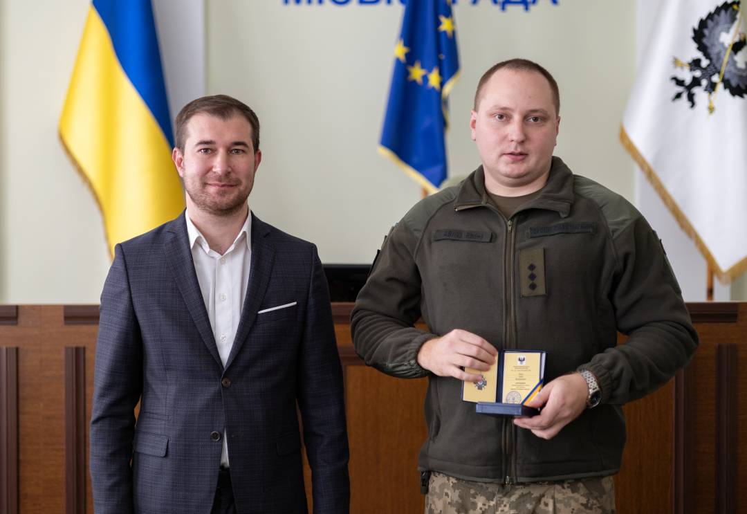 Вручення відзнак «За оборону Чернігова» з нагоди Дня Збройних Сил України