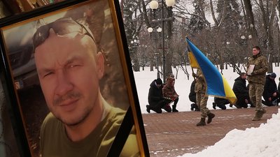 У його бліндаж влучила російська міна: у Чернігові попрощалися із загиблим Анатолієм Яковенком