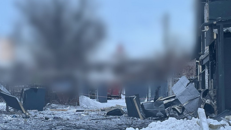 Загинув собака і майже зруйнована будівля: у Чернігові поліція документує наслідки ракетної атаки росіян