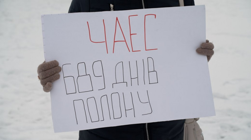 689 днів полону: у Чернігові родини нацгвардійців з ЧАЕС провели акцію