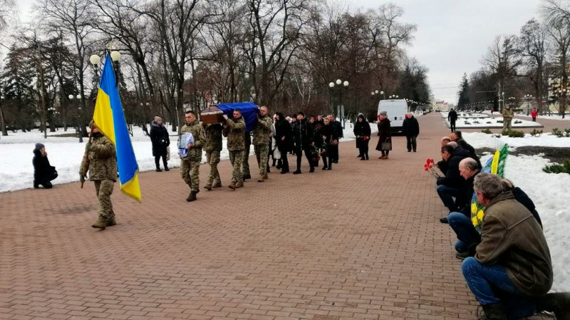 На Чернігівщині поховали трьох солдат, які загинули на фронті