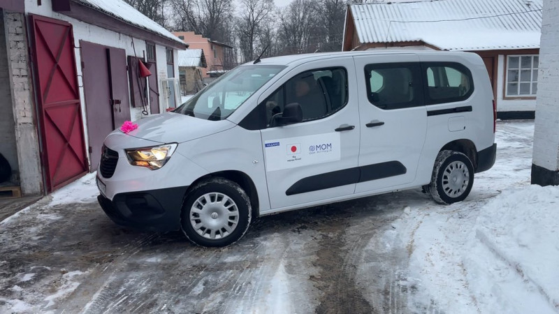 До центру соцреабілітації у Прилуках від народу Японії передали спецавтомобіль для перевезення людей з інвалідністю