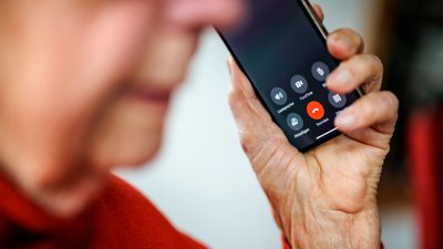 Представився працівником банку: на Чернігівщині шахрай ошукав жінку на понад 80 тисяч гривень