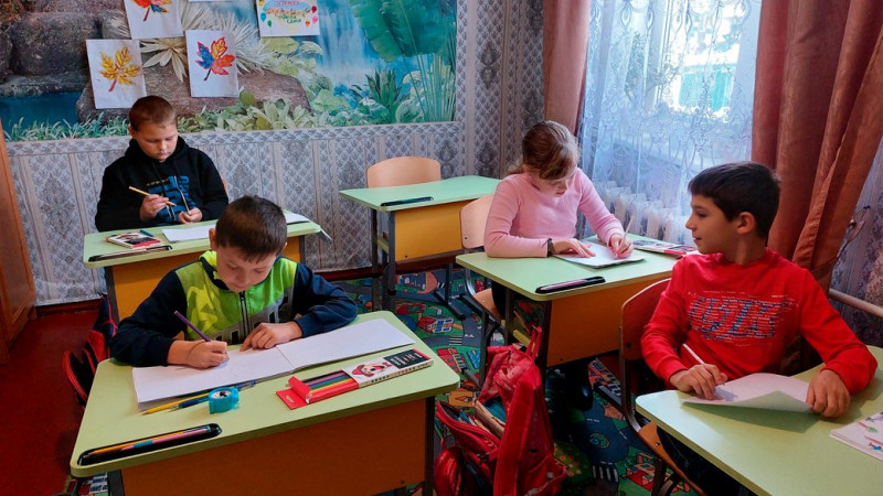 "Чому я досі тут": історія про школу на прикордонні Чернігівщини, яку розмістили у вчительській хаті
