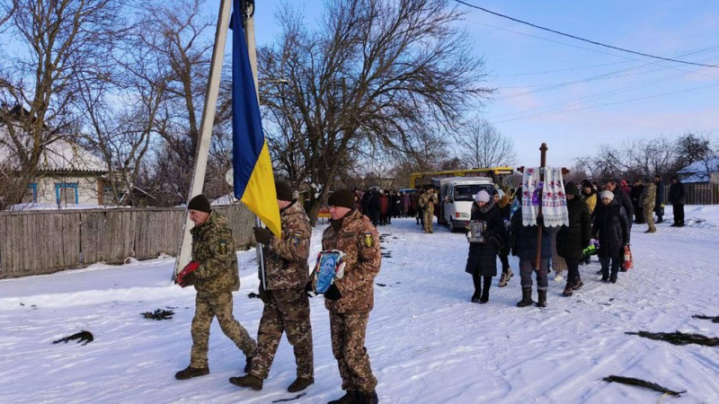 На Чернігівщині в останню путь провели двох військових ЗСУ: Валерія Повода та Олександра Пасічника