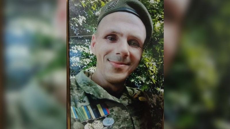 На Чернігівщині в останню путь провели двох військових ЗСУ: Валерія Повода та Олександра Пасічника