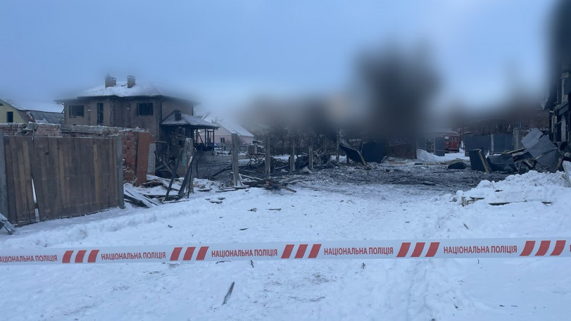 Загинув собака і майже зруйнована будівля: у Чернігові поліція документує наслідки ракетної атаки росіян