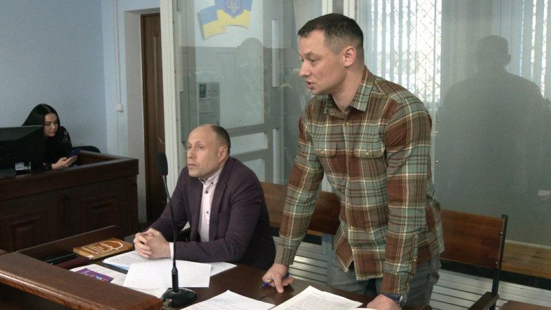 Прокурор просить три роки позбавлення волі: у Чернігові судять патрульних, які були на місці вбивства поліцейського