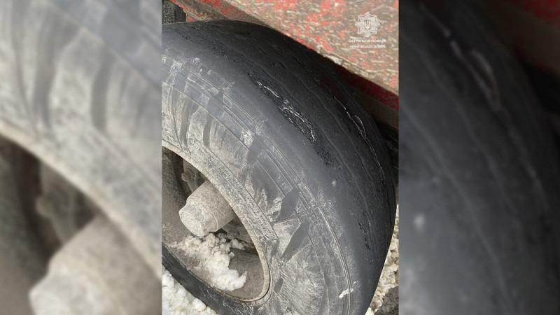 ДТП з фурою та шкільним автобусом на Чернігівщині: поліцейські встановили фактори, які могли призвести до аварії
