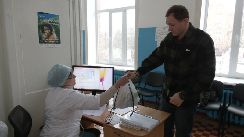 Гроші на харчування і додаткові вихідні залишаться: в центрі крові у Чернігові перейшли на безоплатне донорство