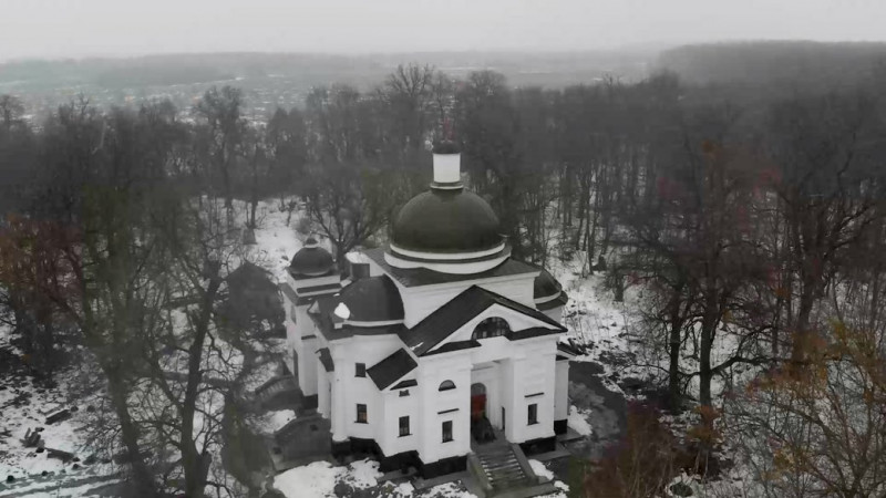 Лагодили купол та грілися від буржуйок: як на Чернігівщині відбудовували 200-річний Свято-Вознесенський монастир