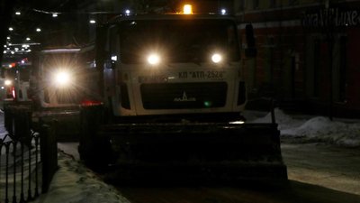Працюють з о пів на п'яту ранку: як у Чернігові комунальники ліквідовують наслідки снігопаду