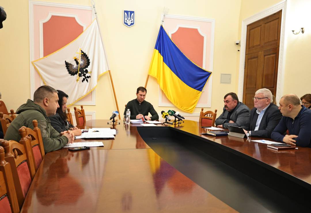 Для облаштування найпростіших укриттів додатково передали 1169 лавок та 5000 ємностей для води