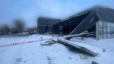 Загинув собака і майже зруйнована будівля: у Чернігові поліція документує наслідки ракетної атаки росіян