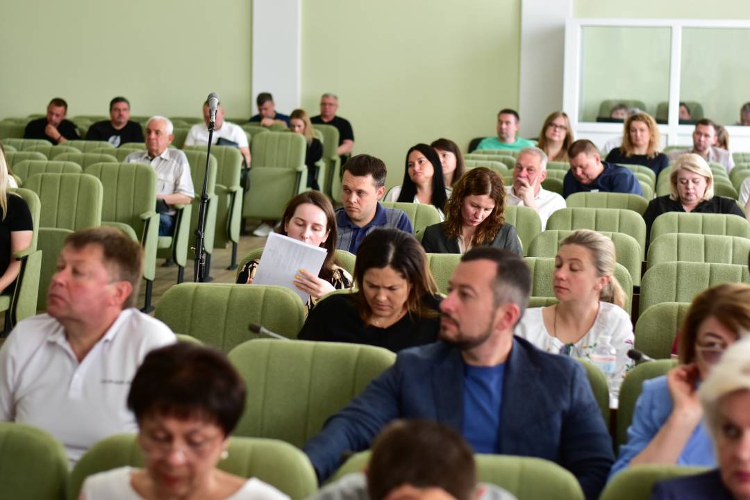 Як депутати та депутатки Чернігівської міської ради відвідували сесії та комісії у 2023 році