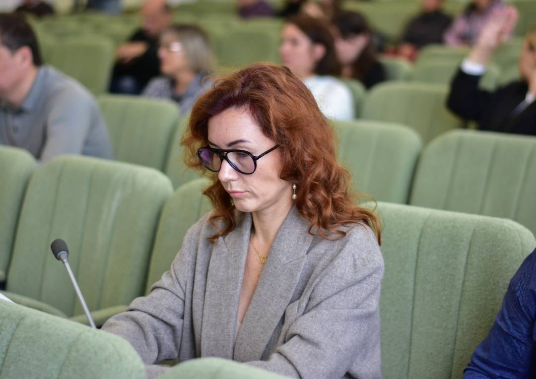 Як депутати та депутатки Чернігівської міської ради відвідували сесії та комісії у 2023 році
