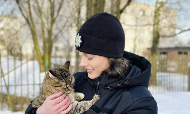 Корюківські поліцейські закликають громадян піклуватися про тварин та допомагати їм